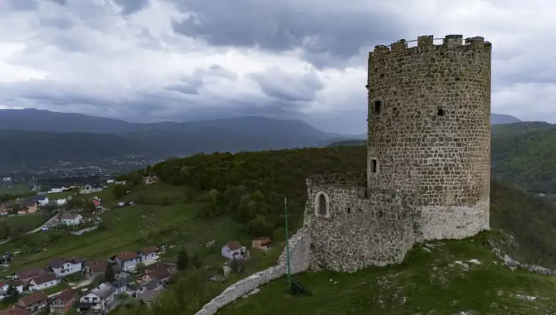 Sokolac Kalesi: Bosna Hersek'in Tarihine Tanıklık Eden Gizemli Yapı