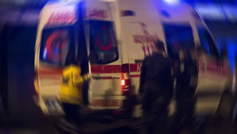 Yine Yorgun Mermi Dehşeti: Belediye Binasının Önünde Çocuk ve İki Yetişkin Yaralandı