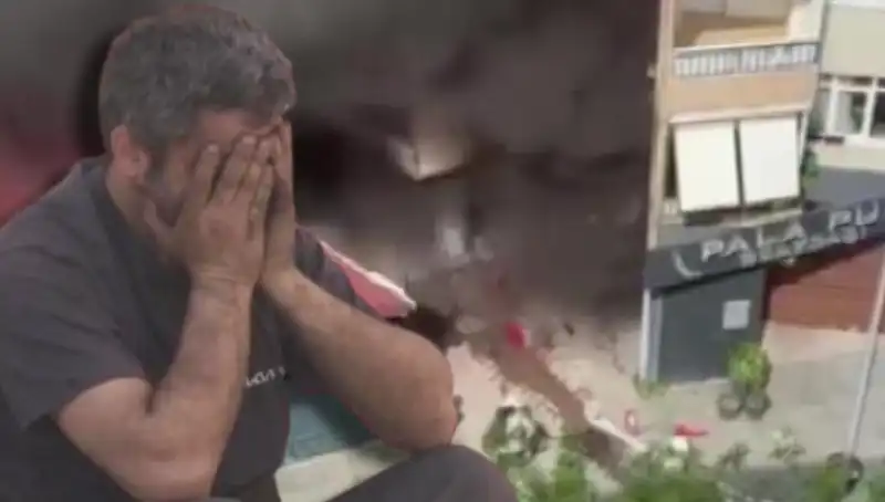 Ataşehir'de Yürek Yakan Yangın: İş Yeri Sahibi Gözyaşlarına Boğuldu