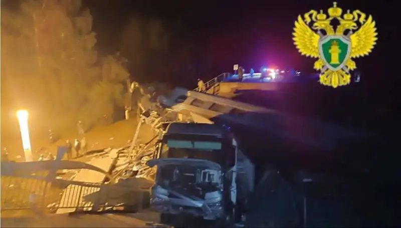 Rusya'da Köprü Çökmesi: Bir Tren Faciaya Yol Açtı, Ölü ve Yaralı Sayısı Artıyor
