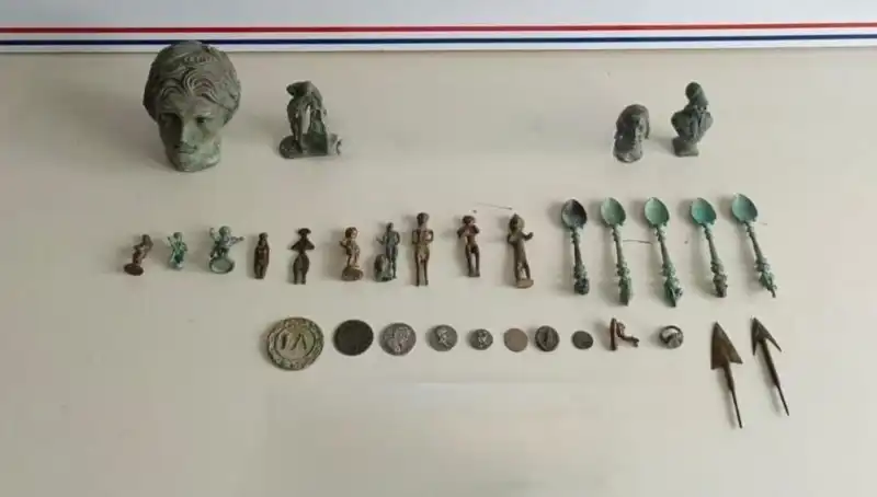 Roma Dönemi Hazinesi: Tarihi Eserler Kurtarıldı!