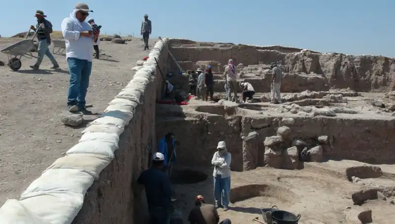 Kilis'teki Oylum Höyük'te Yaz Sıcakları Kazılara Engel Olmuyor