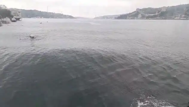 İstanbul Boğazı'nda Dalgalar Yükseldi, Hava Durumu Alarm Verdi!