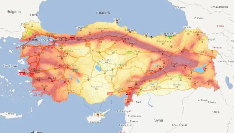 Türkiye'nin Deprem Riski: 45 İl ve 110 İlçe Ne Kadar Güvende?