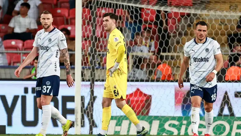 Fenerbahçe'nin Korkunç Yenilgisi: Kriz İçinde Fırtına Gibi Geçen Maç