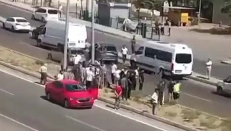 Yolun Karşısına Geçen Yayaya Otomobil Çarpması: Detaylar Ortaya Çıktı