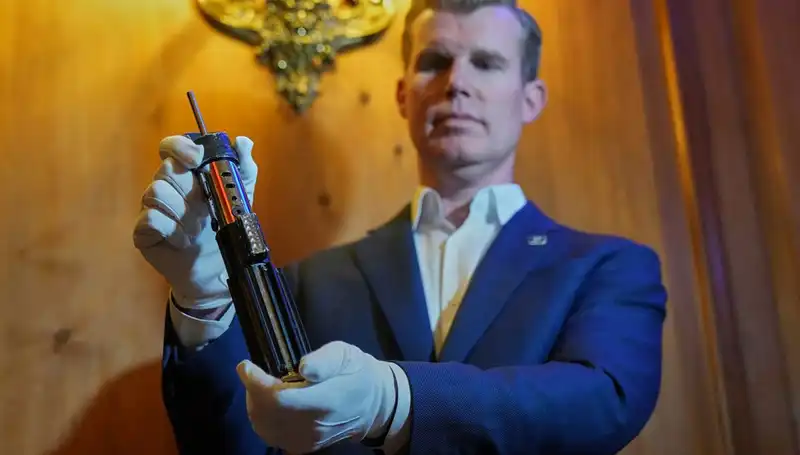 Darth Vader'ın Işın Kılıcı, Milyon Dolarlarla Auction'da Büyüledi!