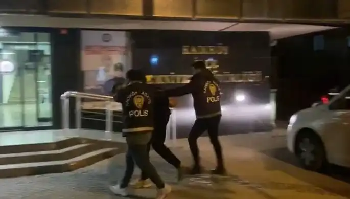 Galatasaray Taraftarını Silahla Yaralayan Şahıs Polise Teslim Oldu