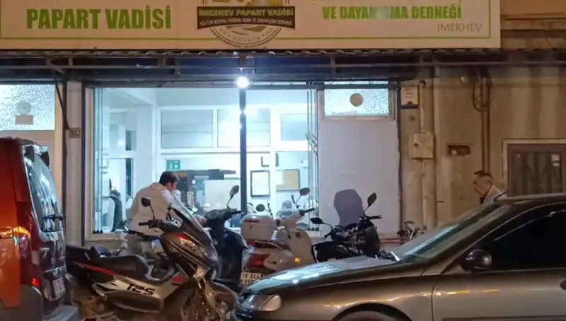 Lokalde Bıçaklı Kavga: Adana'da Can Korkutan Olay!