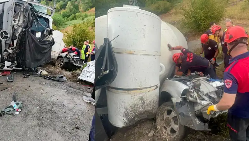Betondan Gelen Felaket: Beton Mikseri Otomobilin Üzerine Devrildi