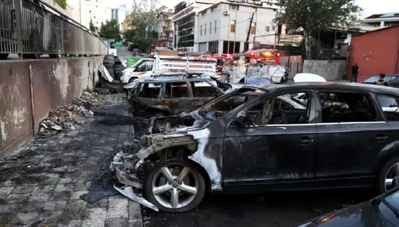 Sanayide Tamir Bekleyen Araçlar Alev Alev! Yangının Sebebi Ne?