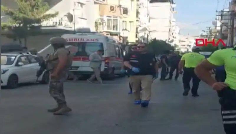 İzmir'de Karakola Alçak Saldırı: İki Polis Şehit Oldu, Bir Yaralı