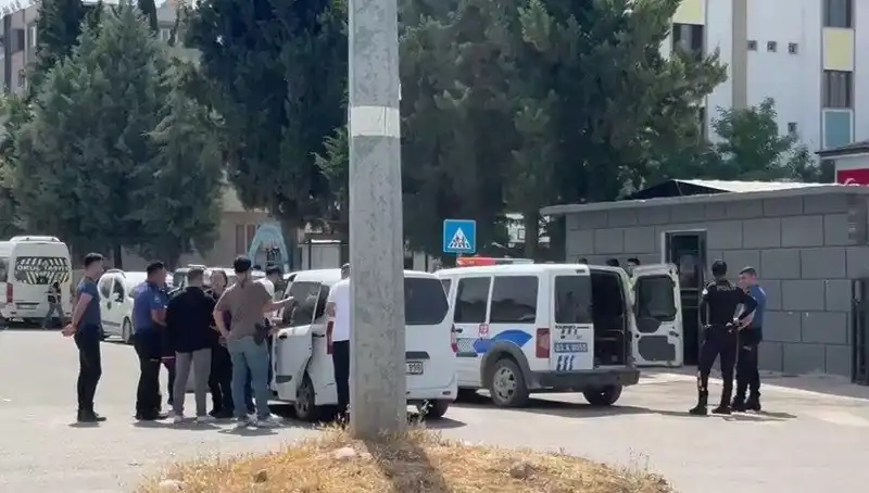 Adliye Önünde Korkunç Kavga: İki Aile Birbirine Girdi, 7 Gözaltı