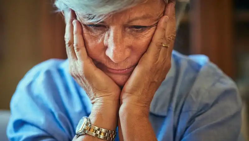 40’lı Yaşlarda Alzheimer: Erken Belirtiler Stres Kaynağı Olarak Göz Ardı Edildi
