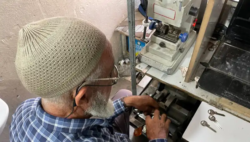 28 Yılda 4 Metrekarelik Dükkanda Hayalini Gerçekleştirdi: "Burası Bana Saray Gibi"