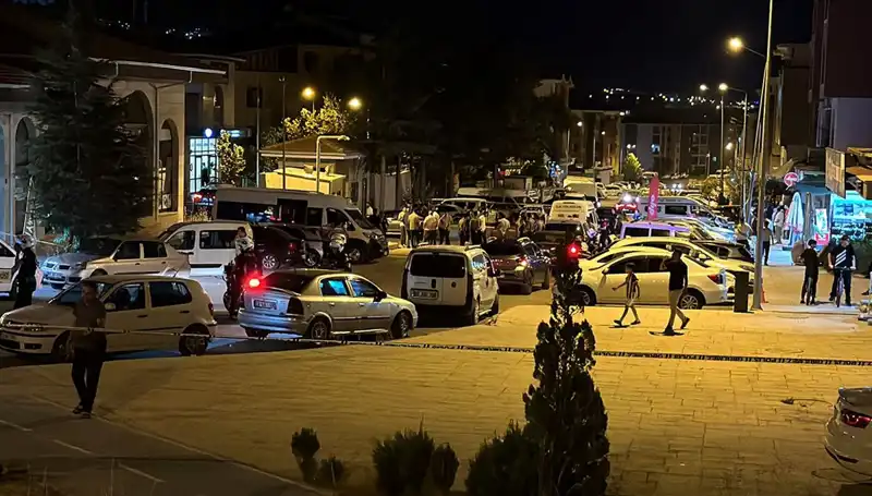 İki Ailenin Kavgasında Ortalık Karıştı: 1 Ağır Yaralı!