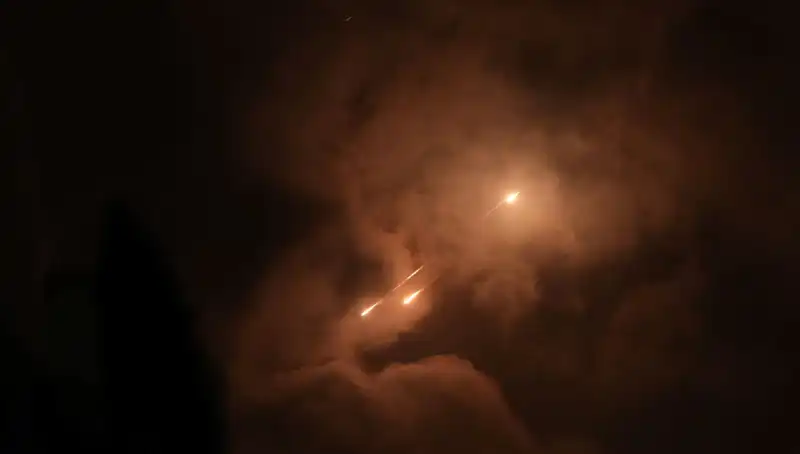 İran'ın Gece Saldırı Stratejisi: Füzelerin Ateşlenme Saatleri ve Motivasyonları