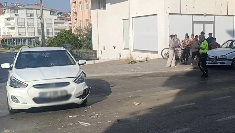 Antalya'da İki Otomobil Çarpıştı: Şok Eden Kaza Detayları Ortaya Çıktı!