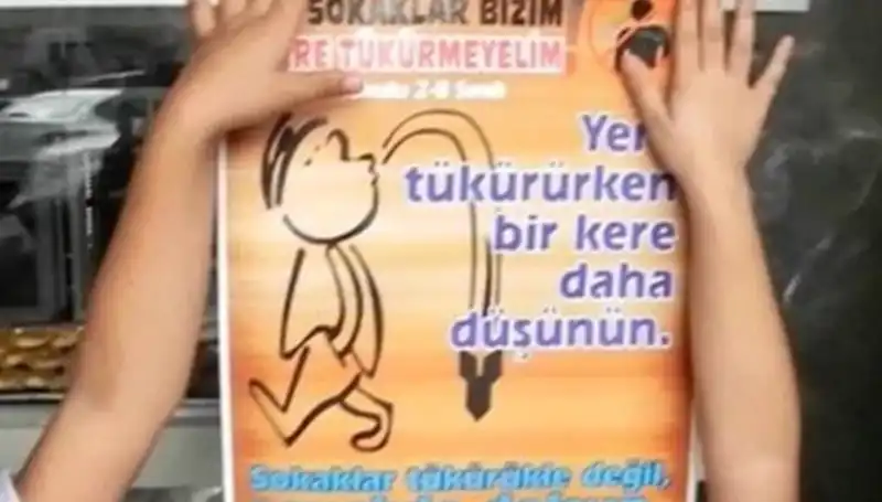 Yere Tükürdüğü İçin Ceza Kesen Yetkililerin Tepkisi: Kamusal Alanlarda Disiplin Artıyor!