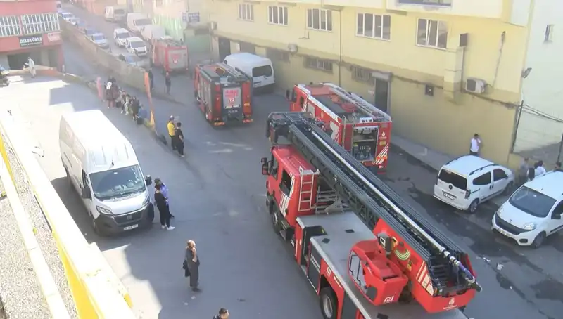 İstanbul'daki Tekstil Atölyesinde Çıkan Yangın Korkuttu, Maddi Hasar Büyüktü