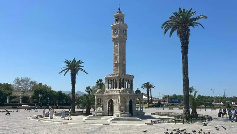 İzmir'de Termometreler Yükseliyor: Sıcak Hava Vatandaşları Etkisi Altında Bıraktı