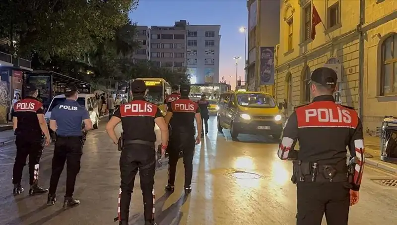 Megakentte Polisiye Operasyon: 4 Saatte Yüzlerce Gözaltı Gerçekleşti