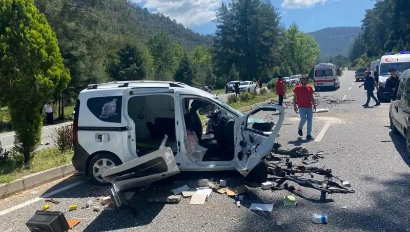 Marmaris'te Korkunç Kaza: Savaş Alanına Dönen Yol, Can Kaybı ve Yaralılar