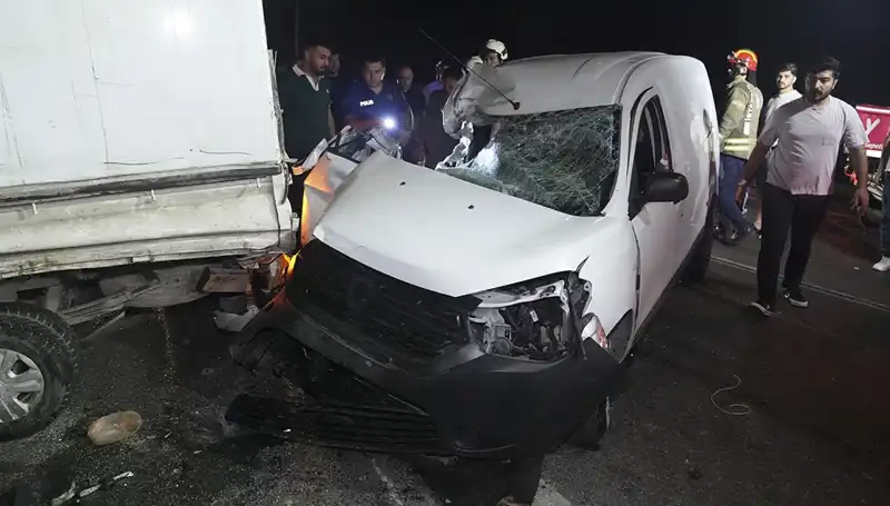 İstanbul’da Feci Kaza: 3 Kişi Yaralandı, Olay Yeri Daramalarla Dolu