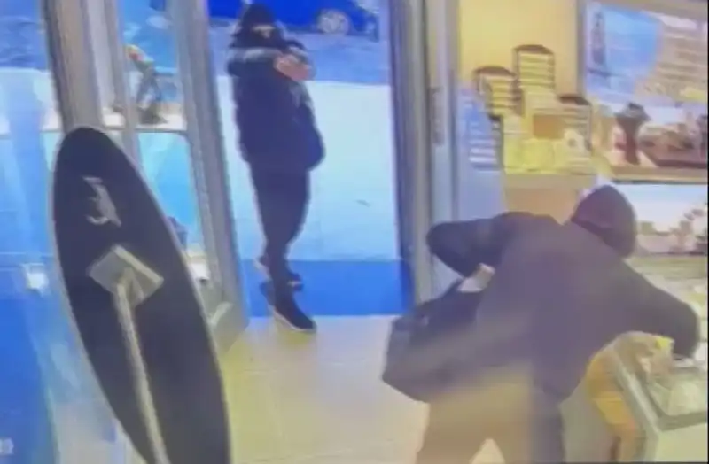 Ümraniye'de Maskeli Soyguncuların Silahlı Girişimi, Halkı Gerdi