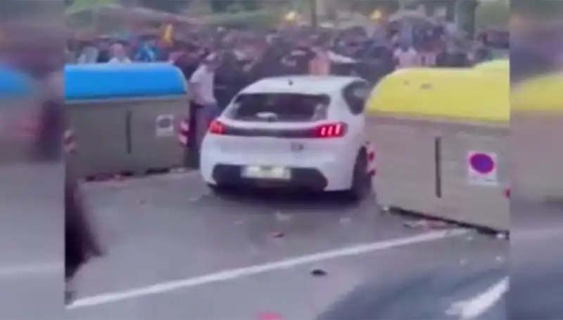 Aracını Taraftarların Arasına Saldıran Şahıs: 13 Yaralı!