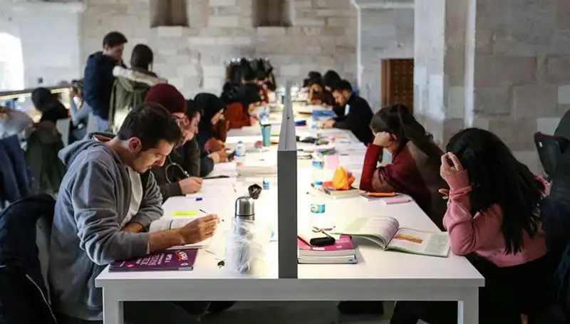 Üniversitelerin 2024 Eğitim Dönemi Başlangıç Tarihleri Açıklandı!