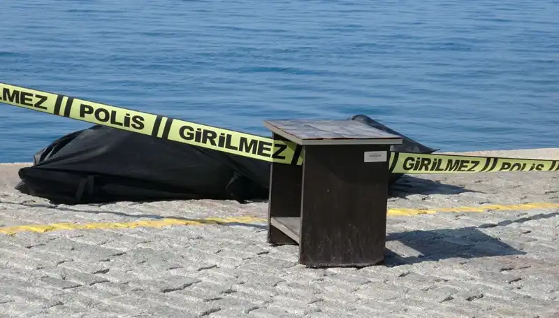 Falezlerin Arasında Bulunan Gizemli Ceset, Kentte Şok Etkisi Yarattı