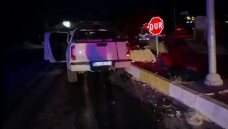 İzmir’de Kamyonet ve Ticari Araç Çarpıştı: 7 Kişi Yaralandı