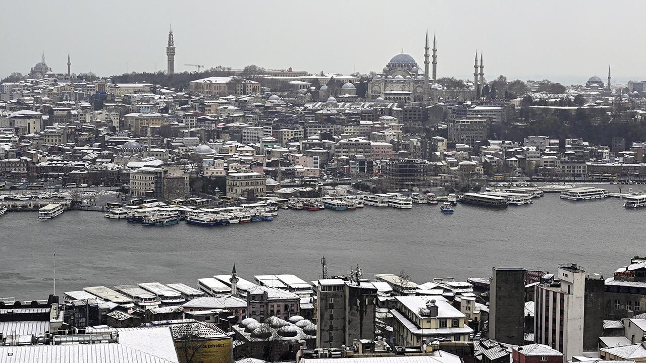 İstanbul Beyazlar İçinde: Kar Yağmaya Başladı