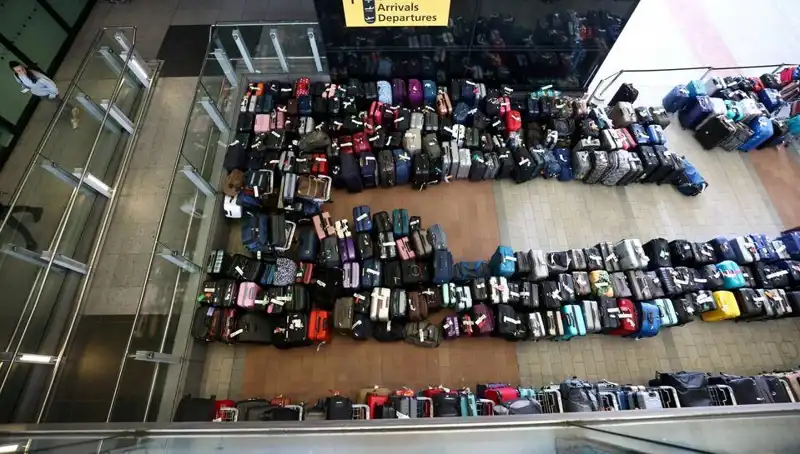 2 Yaşındaki Çocuk Havalimanında Bagaj Bandında Kayboldu, Ebeveynleri Şokta