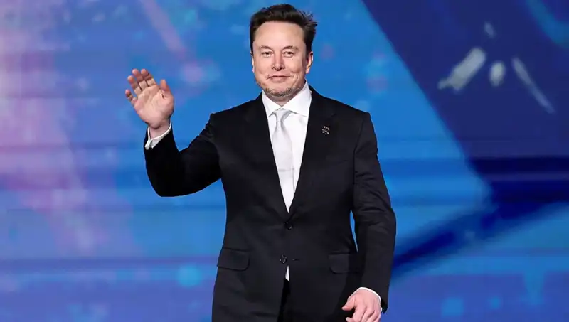 Tesla, Yılın Merakla Beklenen "Canavarı" Modelini Rafa Kaldırdı