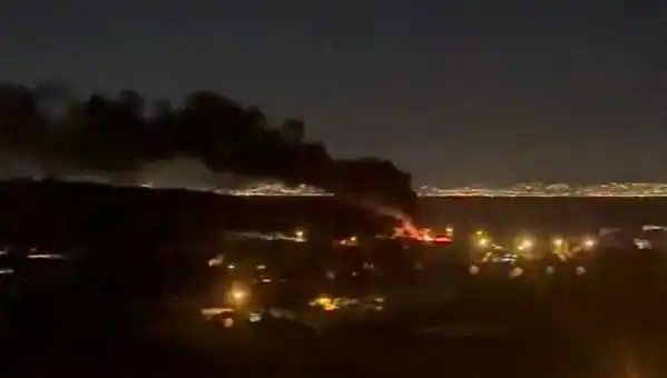 Yalova'da Depoda Yangın Çıktı, Bir İtfaiyeci Dumandan Etkilendi