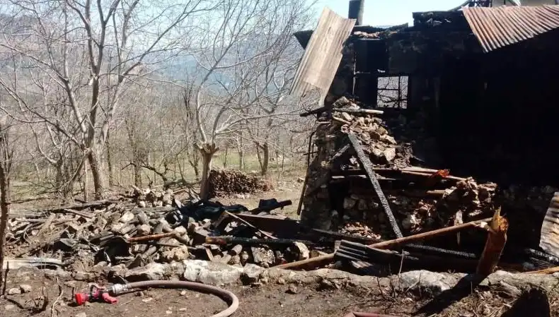 Karaman'da Müstakil Evde Çıkan Yangın: Trajik Son ve Yaralı